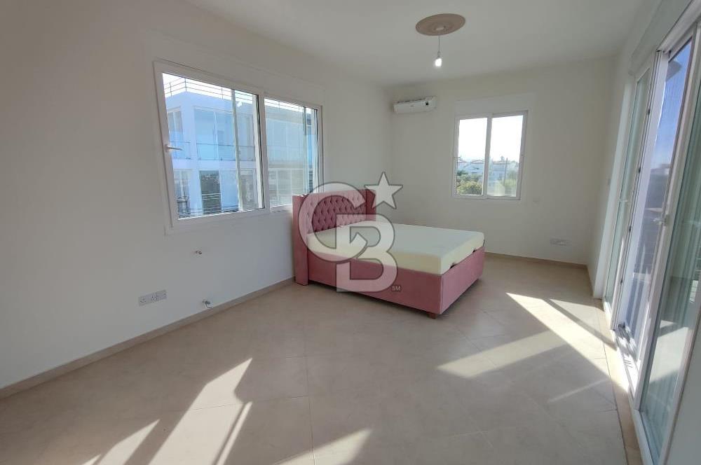 Girne Doğanköyde Geniş Alanlı Havuzlu Bol Özellikli Kiralık 4+1 Ensuite Villa 