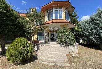 Arnavutköy Yeşilbayır Mahallesinde Doğa İçinde Satılık Villa 4+1