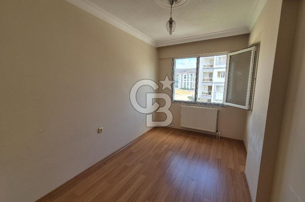 ÇİĞLİ İNÖNÜ MAHALLESİ'NDE ARA KAT ÖNÜ AÇIK 3+1 SATILIK DAİRE 