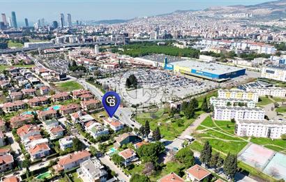 FORUM BORNOVA KARŞISINDA, CADDE ÜZERİNDE, SATILIK 5+2 TRİPLEKS VİLLA