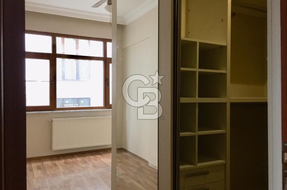 OPPORTUNITY Investment 2+1 with a view of the coast in Bakırköy Taşhan