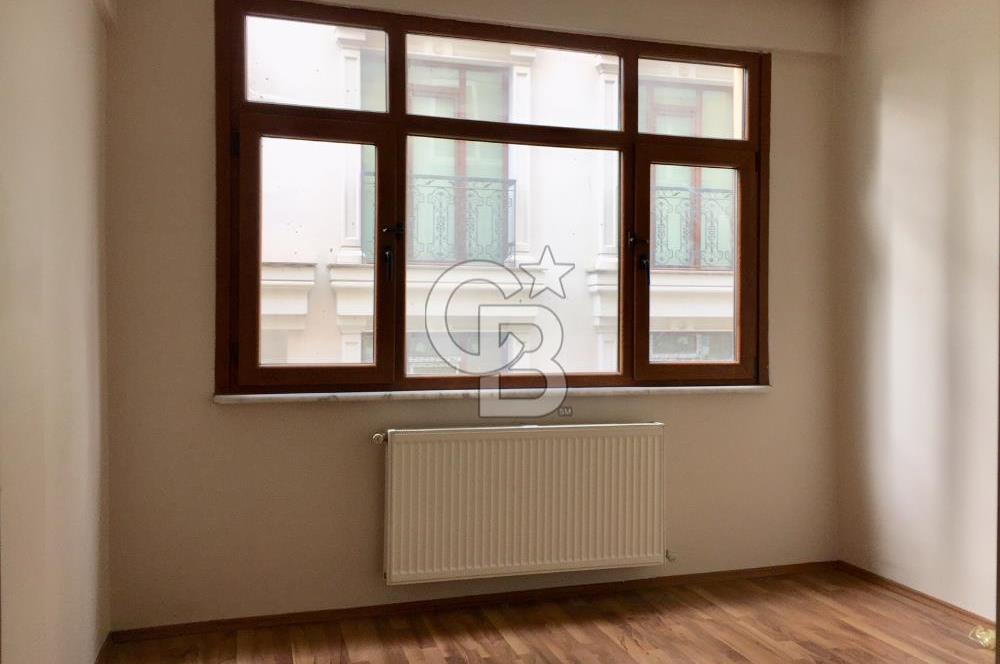 OPPORTUNITY Investment 2+1 with a view of the coast in Bakırköy Taşhan