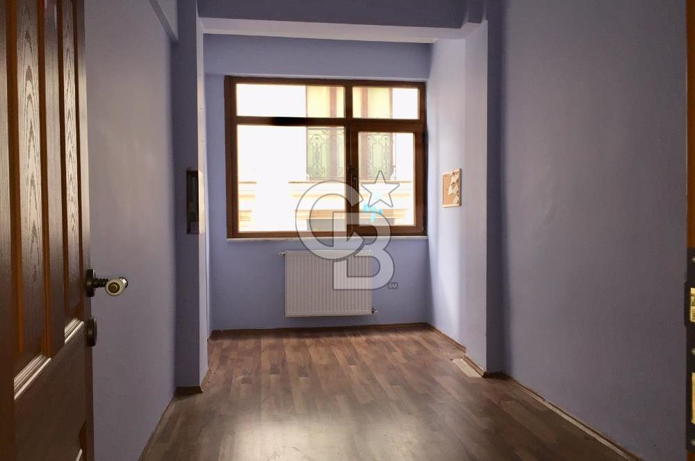 OPPORTUNITY Investment 2+1 with a view of the coast in Bakırköy Taşhan