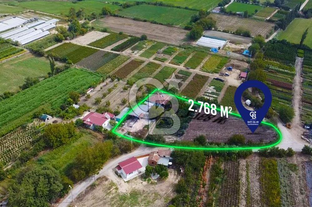 İZMİR BAYINDIR KÖŞE KONUMLU MERKEZE YAKIN 2768M2 SATILIK TARLA