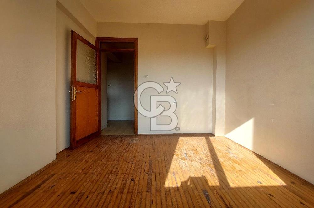 Bayraklı Sahili ve Sevgi Yolu Yakınında Cadde üzeri 2+1 kiralık Daire