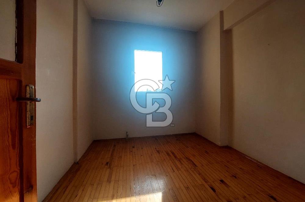 Bayraklı Sahili ve Sevgi Yolu Yakınında Cadde üzeri 2+1 kiralık Daire