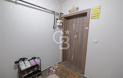 MENEMEN MERKEZDE ÇARŞI İÇERİSİNDE BAKIMLI  3+1 DAİRE