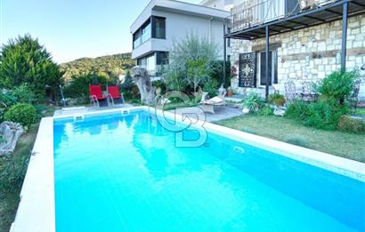 Urla Çeşmealtında Deniz Manzaralı Satılık Havuzlu Villa