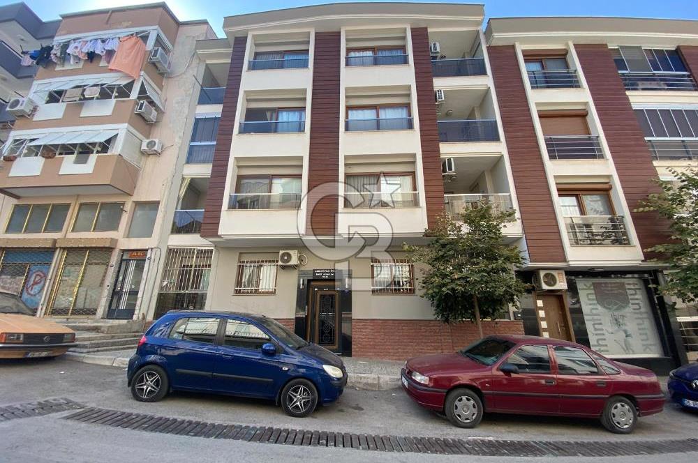 Balçova'da Merkezi Konumda Eşyalı Satılık 2+1 Daire