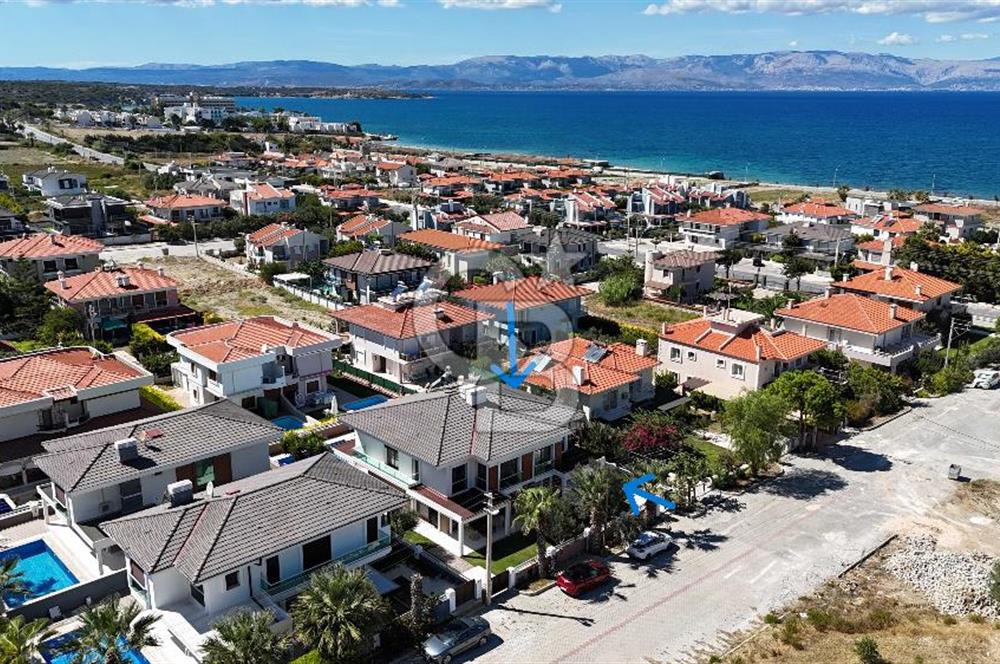 İzmir Çeşme Müstakil Havuzlu Denize 300 mt.SATILIK VİLLA