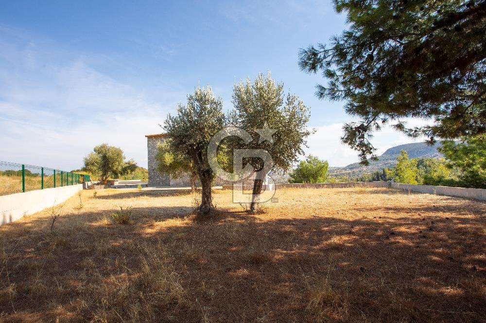 Karaburun Mordoğan'da Panaromik Deniz Manzaralı Taş Villa