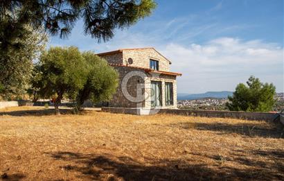 Karaburun Mordoğan'da Panaromik Deniz Manzaralı Taş Villa