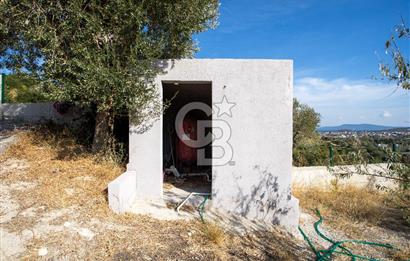 Karaburun Mordoğan'da Panaromik Deniz Manzaralı Taş Villa