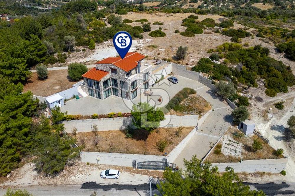 Karaburun Mordoğan'da Panaromik Deniz Manzaralı Taş Villa