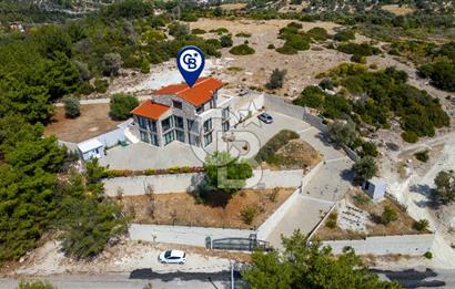 Karaburun Mordoğan'da Panaromik Deniz Manzaralı Taş Villa