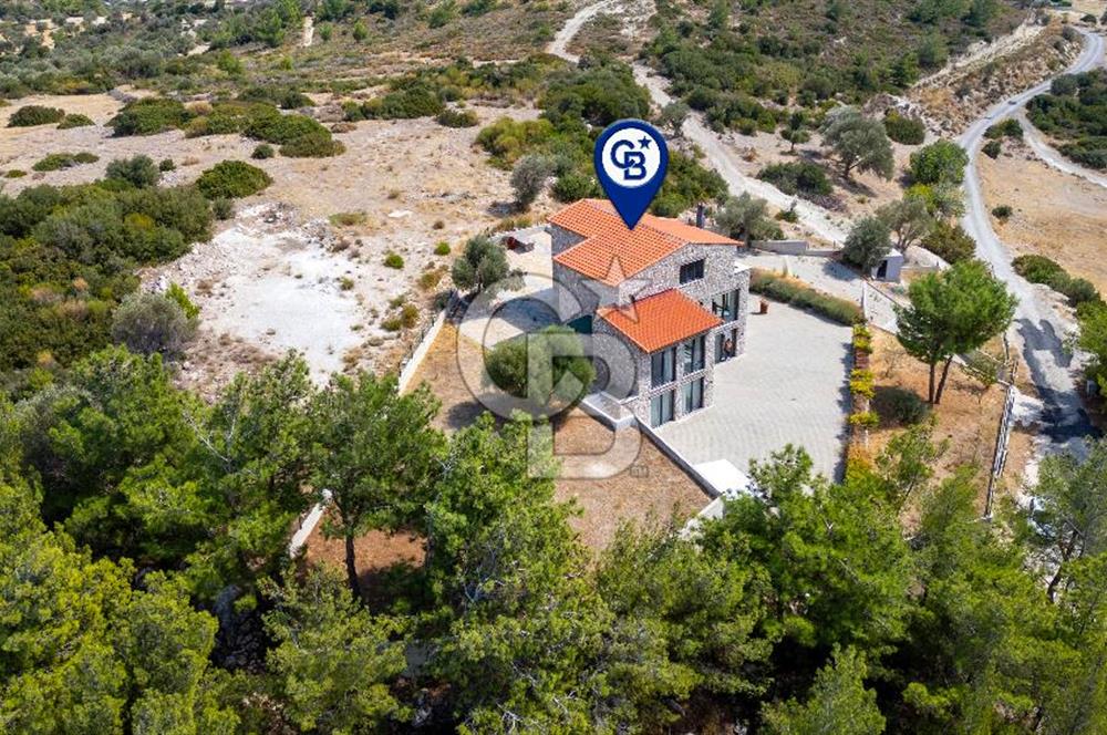 Karaburun Mordoğan'da Panaromik Deniz Manzaralı Taş Villa