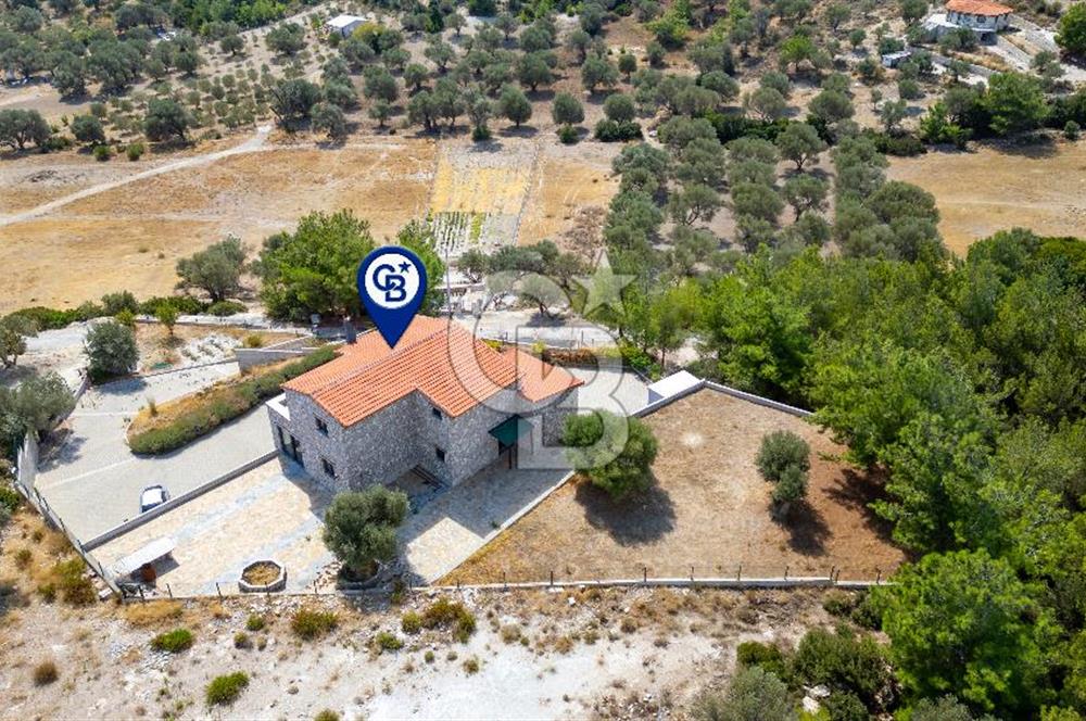 Karaburun Mordoğan'da Panaromik Deniz Manzaralı Taş Villa