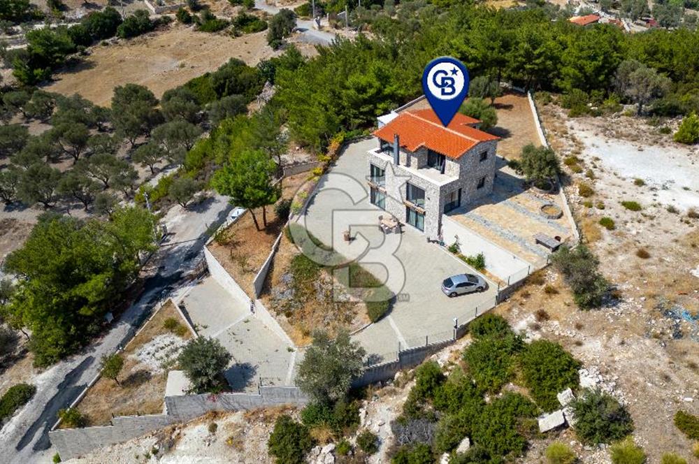 Karaburun Mordoğan'da Panaromik Deniz Manzaralı Taş Villa