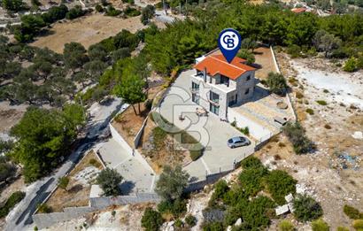 Karaburun Mordoğan'da Panaromik Deniz Manzaralı Taş Villa