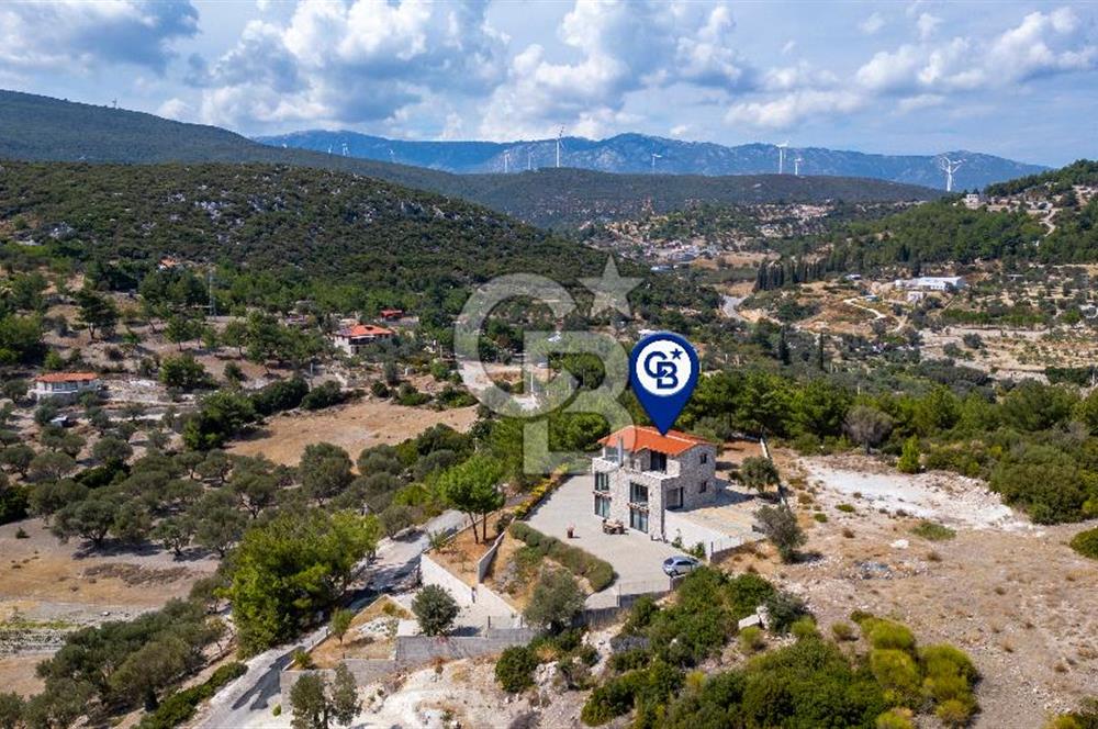 Karaburun Mordoğan'da Panaromik Deniz Manzaralı Taş Villa