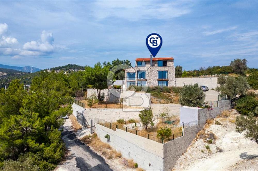 Karaburun Mordoğan'da Panaromik Deniz Manzaralı Taş Villa