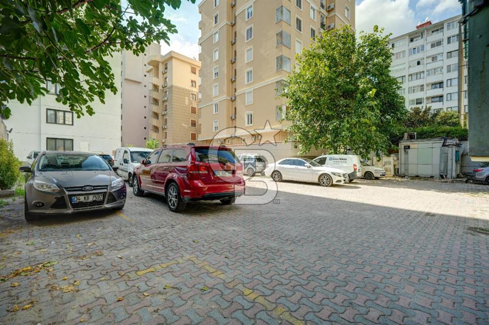 Feneryolu Kuyubaşı Sokak'ta Geniş 3+1 Kiralık Daire