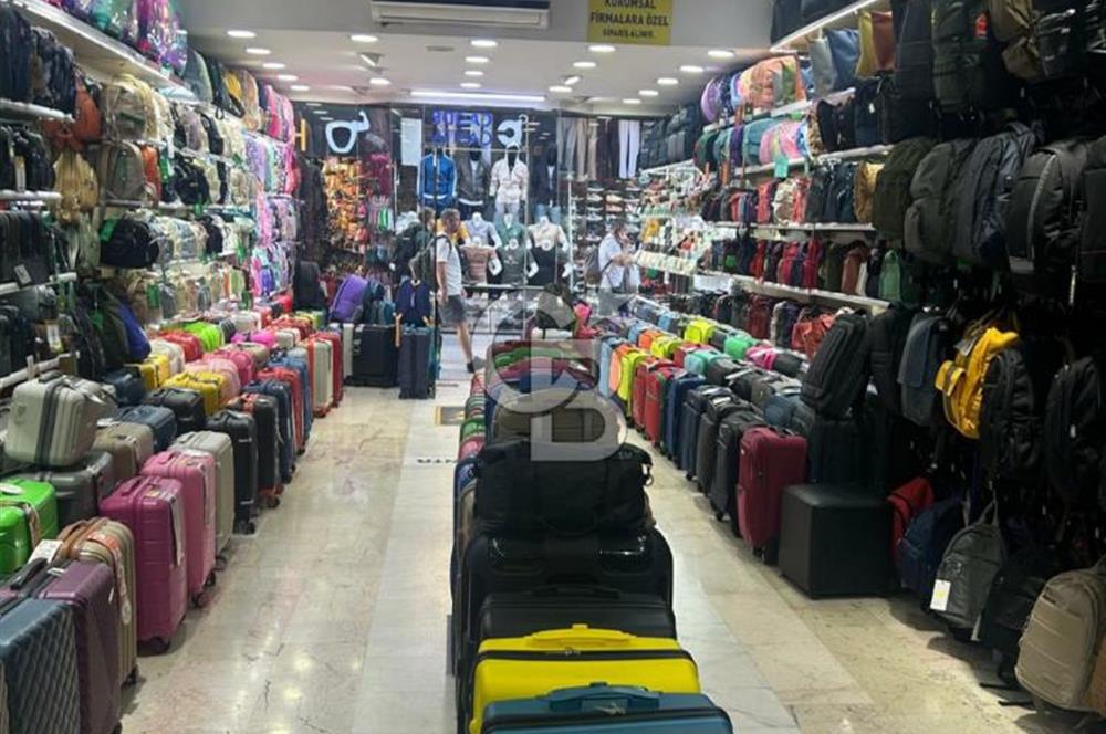 Moda Caferağada Bodrumlu Üç Hatlı Mağaza 