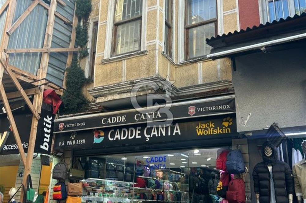 Moda Caferağada Bodrumlu Üç Hatlı Mağaza 