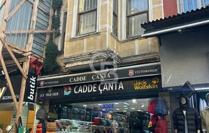 Moda Caferağada Bodrumlu Üç Hatlı Mağaza 