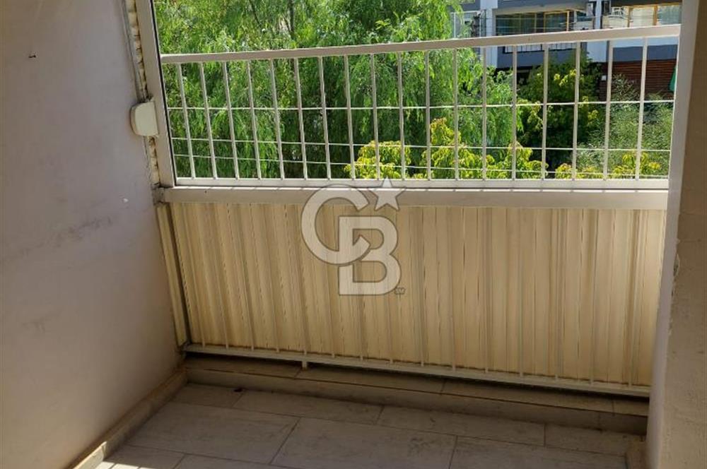 Karşıyaka Bahçelievlerde Cadde Üzerinde Kiralık 3+1 Daire