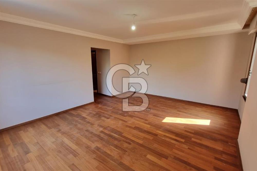 Suadiye Sahilde Havuzlu Güvenlikli Arakat 4+1 Kiralık Daire