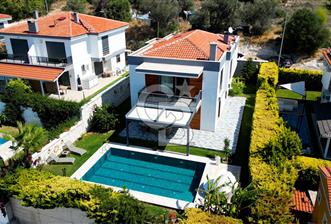 Çeşme Alaçatı’da Satılık Tam Müstakil Villa