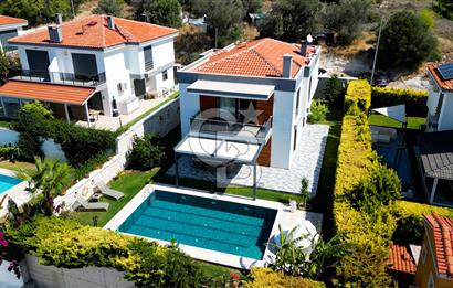 Çeşme Alaçatı’da Satılık Tam Müstakil Villa