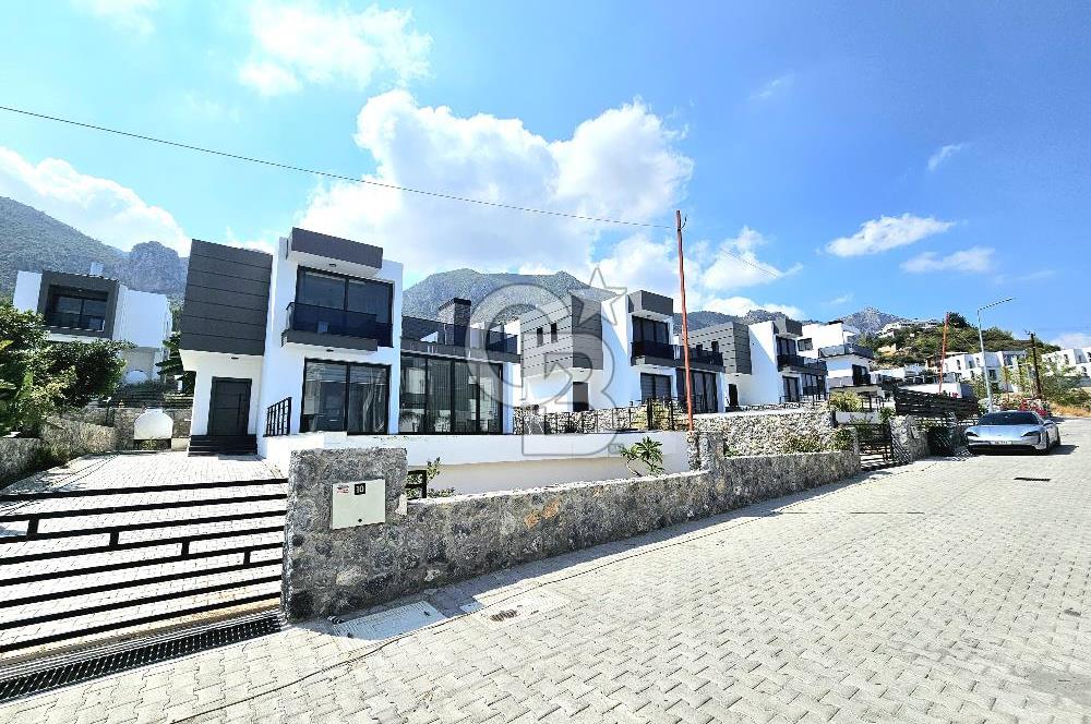 KKTC Karmi'de Site İçerisinde Eşyalı Kiralık 4+1 Havuzlu Lüks Villa