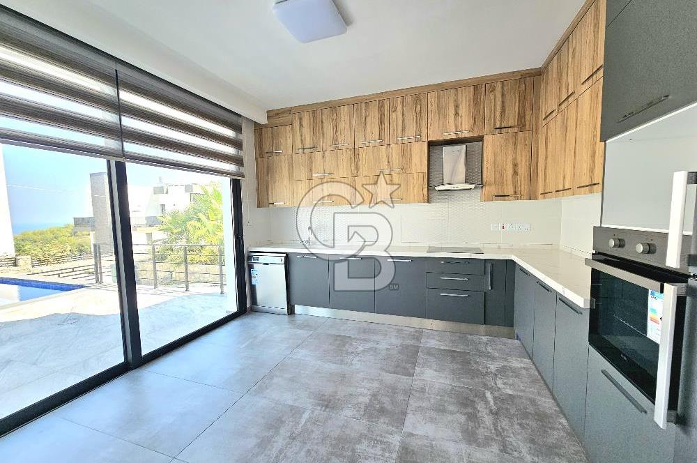 KKTC Karmi'de Site İçerisinde Eşyalı Kiralık 4+1 Havuzlu Lüks Villa