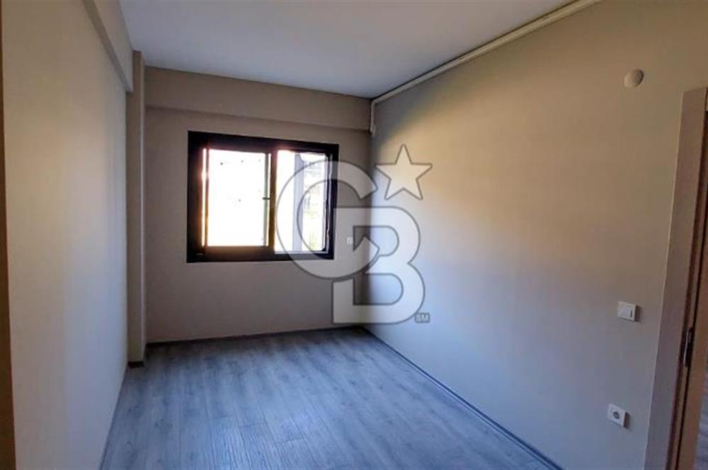 Menderes Cüneytbey'de Kış Bahçeli Havuz Cephe Kiralık 2+1