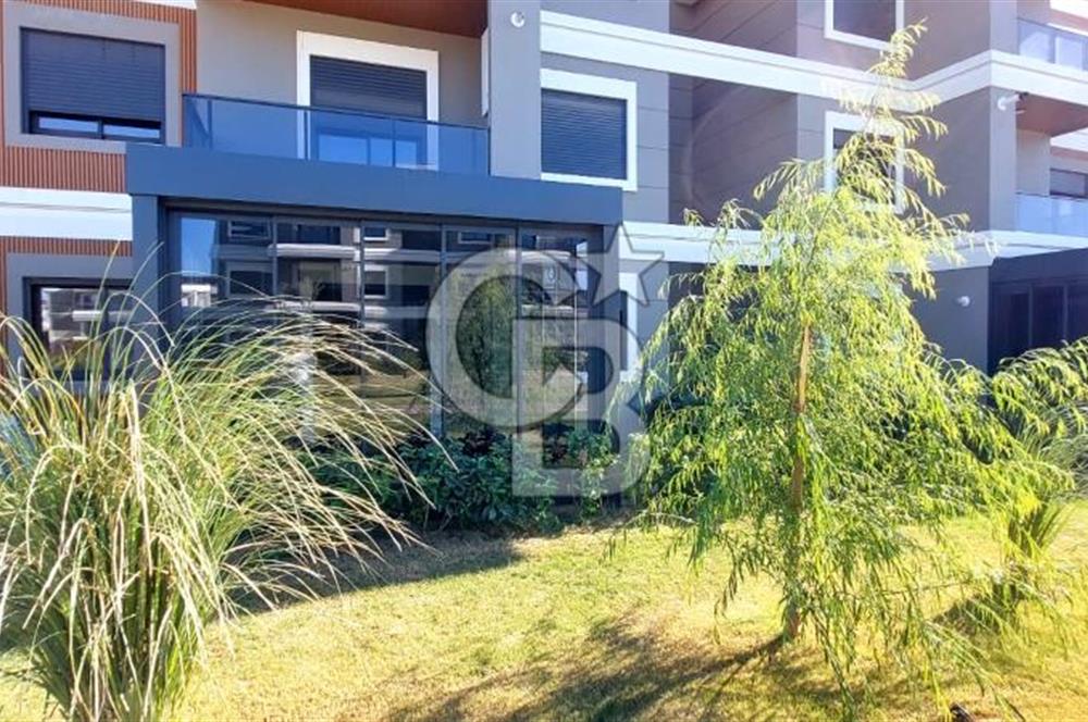 Menderes Cüneytbey'de Kış Bahçeli Havuz Cephe Kiralık 2+1