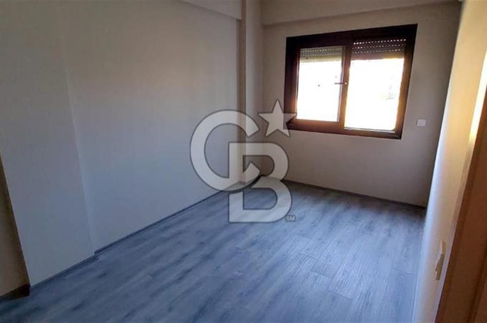 Menderes Cüneytbey'de Kış Bahçeli Havuz Cephe Kiralık 2+1