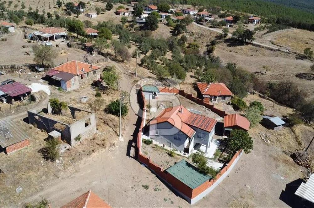 Bayramiç Palamutoba köy içinde evi bulunan satılık arsa 3755 m2