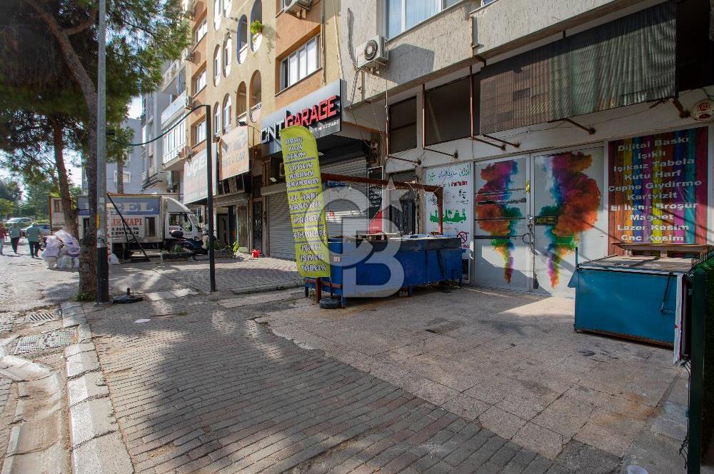 İzmir Üçyol'da Merkezi Konumda Satılık Geniş Dükkan