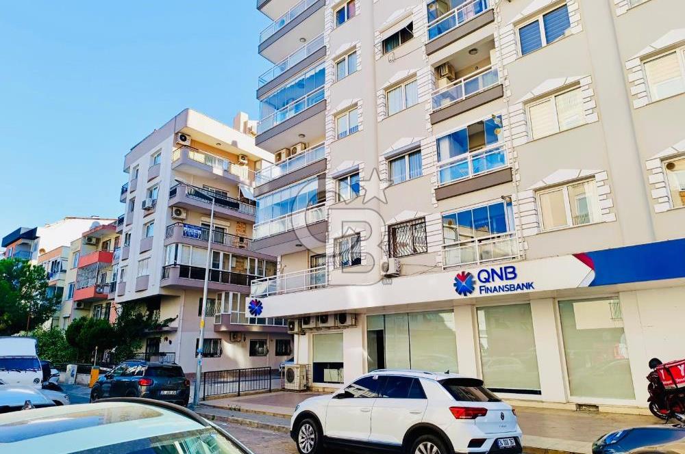 Karşıyaka'da Girne Caddesini Gören Geniş, Kullanışlı 3+1 Satılık Daire