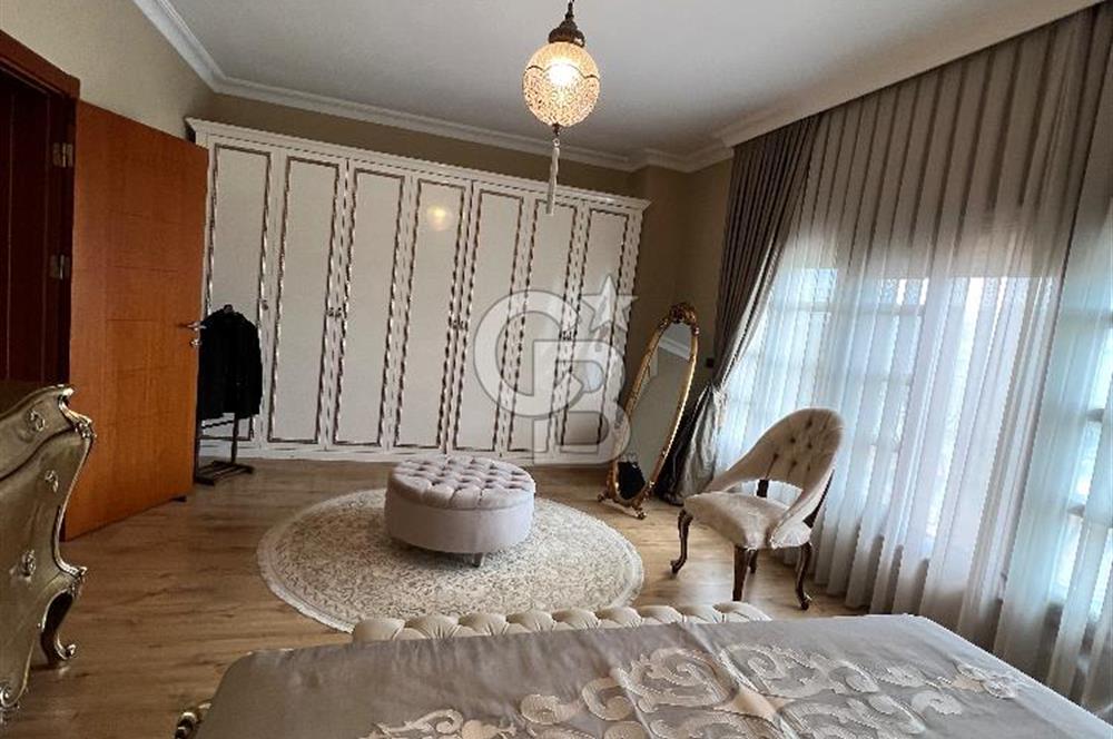 Bahçeşehir 1 de Mıhteşem Bahçeşehir Gölet Manzaralı 5+2 Satılık Villa