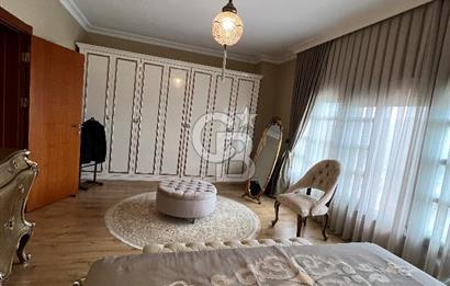 Bahçeşehir 1 de Mıhteşem Bahçeşehir Gölet Manzaralı 5+2 Satılık Villa