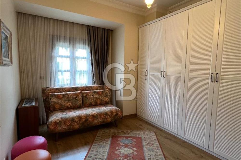 Bahçeşehir 1 de Mıhteşem Bahçeşehir Gölet Manzaralı 5+2 Satılık Villa