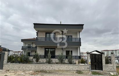 Bağlıcada 1.Sınıf İşçilikli İki Bloklu Harika Müstakil Villa