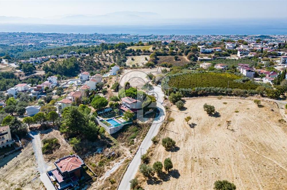 Kuşadası Soğucak Mahallesi'nde Satılık Köşe Konumlu Arsa