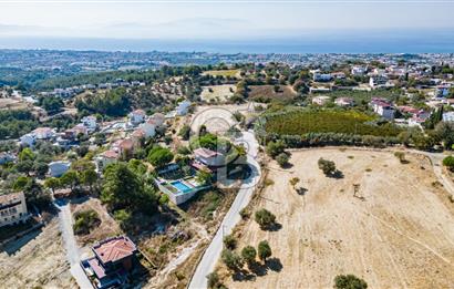 Kuşadası Soğucak Mahallesi'nde Satılık Köşe Konumlu Arsa