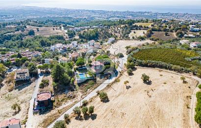 Kuşadası Soğucak Mahallesi'nde Satılık Köşe Konumlu Arsa