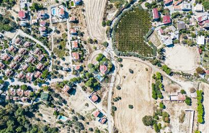 Kuşadası Soğucak Mahallesi'nde Satılık Köşe Konumlu Arsa