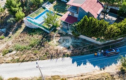 Kuşadası Soğucak Mahallesi'nde Satılık Köşe Konumlu Arsa